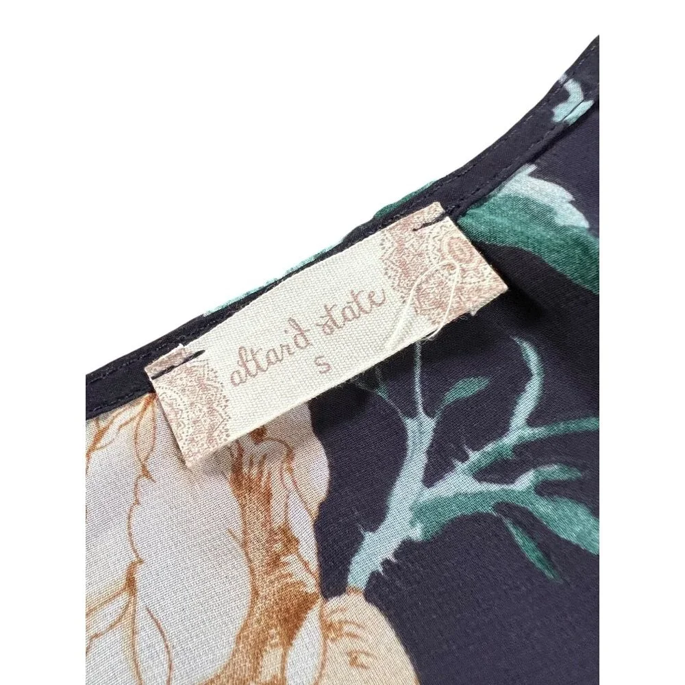Altar’d State Floral V-neck Ruffle Short Romper Size Small NWT